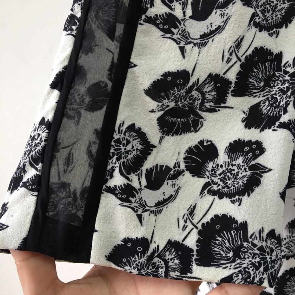 A.L.C. Women's Black White Floral Short Sleeve 100% Silk Crew Blouse Size Large - Picture 10 of 14